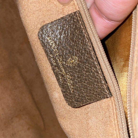 Two beautiful Authentic GUCCI Accessory purses. - Picture 6 of 7